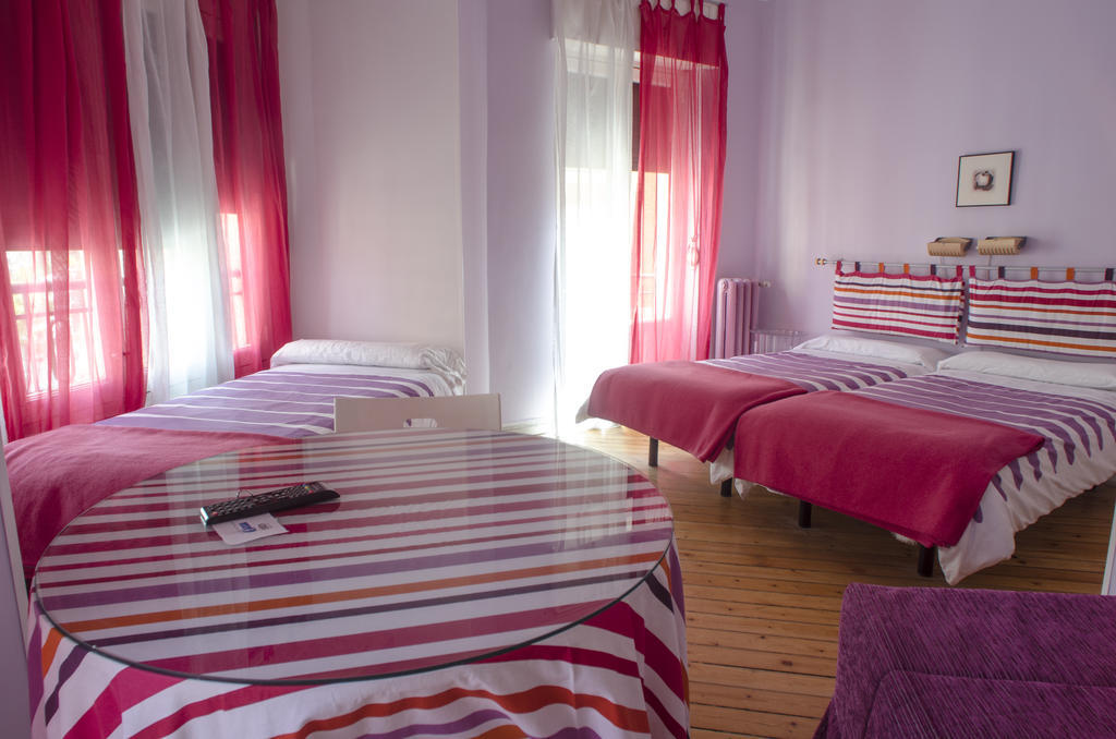 ليون Pension Blanca B&B الغرفة الصورة