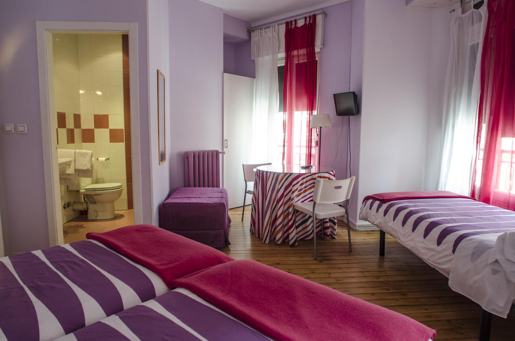 ليون Pension Blanca B&B الغرفة الصورة